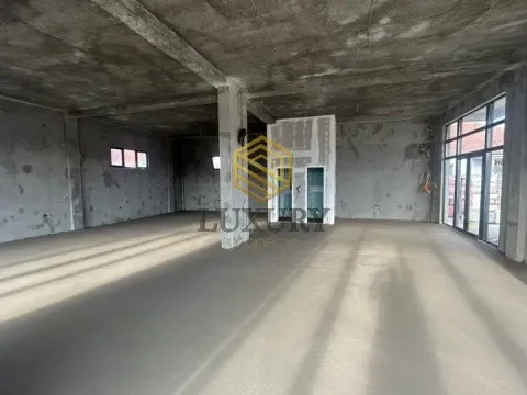 Izdavanje, poslovni prostor, 140m², Tološi, Podgorica - image 2