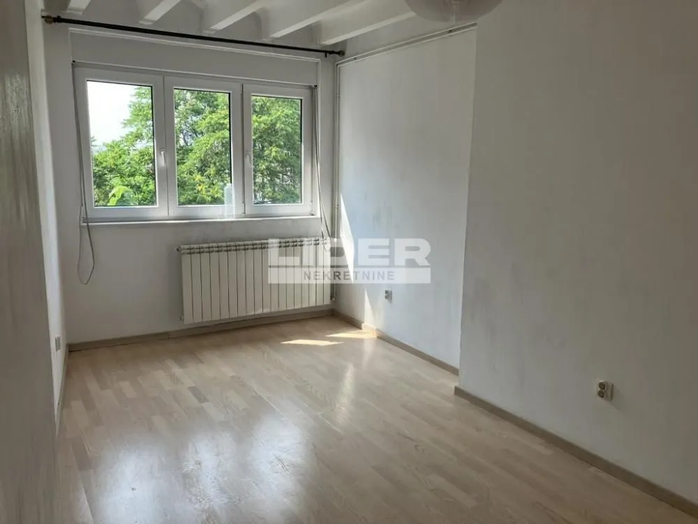 Izdavanje, trosoban stan, 58m², Stari Grad, Beograd
