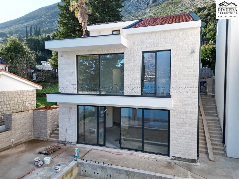 Prodaja, kuća, 237m², Njivice, Herceg Novi