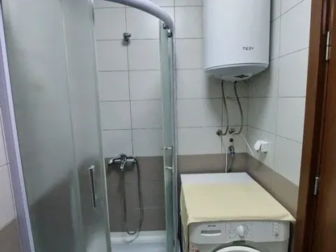 Izdavanje, dvosoban stan, 65m², 1 maj, Podgorica - image 2