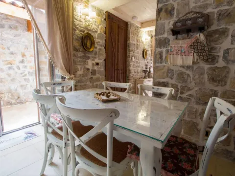 Sale, house, 120m², Tivat, Crna Gora - image 12