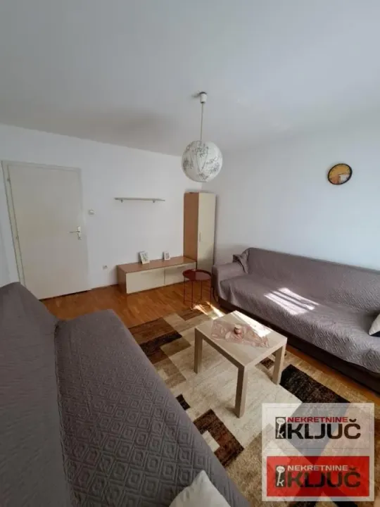 Izdavanje, jednosoban stan, 34m², Salajka, Novi Sad Sve Podlokacije