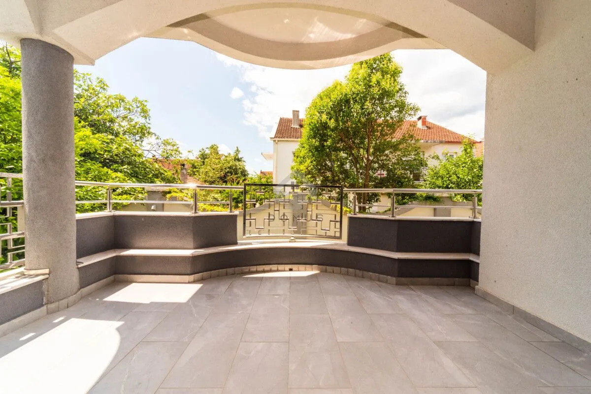 Rent, house, 320m², Zlatica, Podgorica