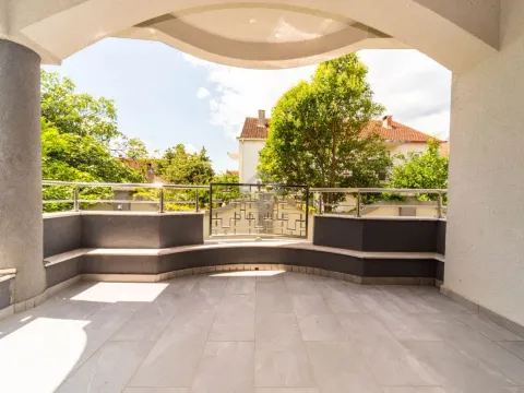 Rent, house, 320m², Zlatica, Podgorica - image 10