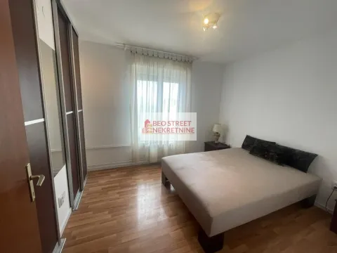 Izdavanje, četvorosoban stan, 110m², Savski Venac, Beograd - image 2