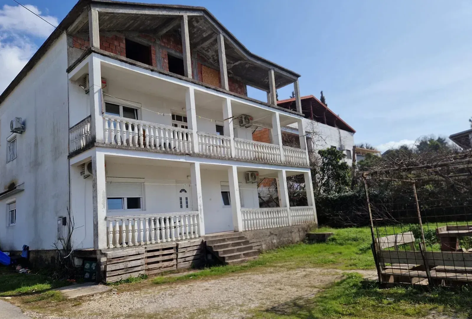 Izdavanje, kuća, 190m², Tivat, Crna Gora