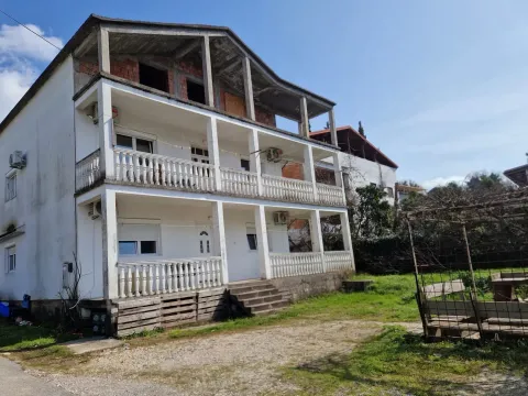 Izdavanje, kuća, 190m², Tivat, Crna Gora - image 1