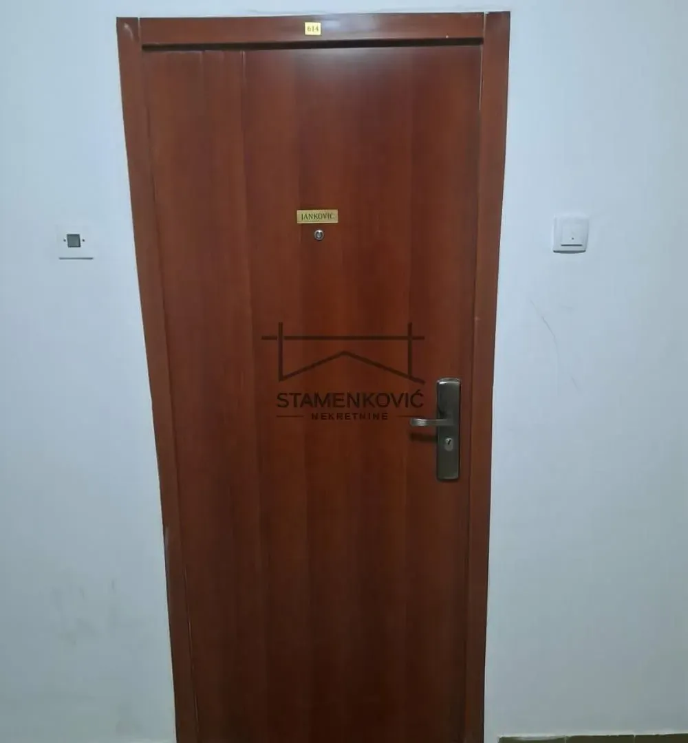 Prodaja, trosoban stan, 500m², Novo naselje, Novi Sad