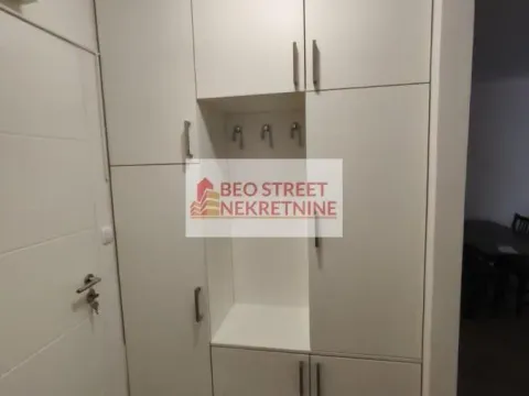 Stan in Zemun Meandri