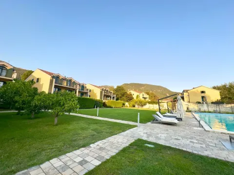 Izdavanje, kuća, 176m², Lastva Grbaljska, Kotor - image 17