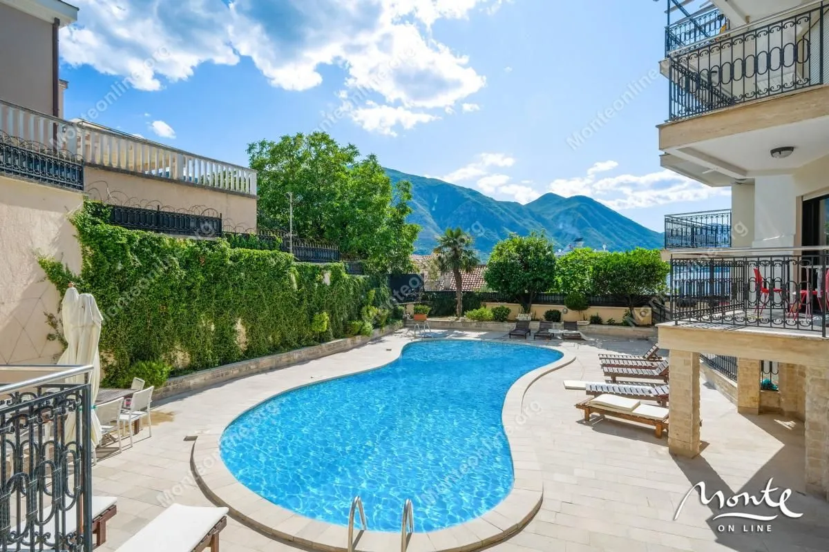 Prodaja, dvosoban stan, 85m², Dobrota, Kotor