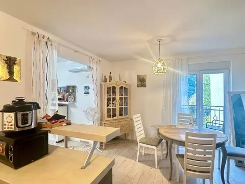 Sale, one bedroom apartment, 63m², Bečići, Budva - image 2