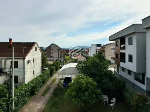 Izdavanje, dvosoban stan, 70m², Stari Aerodrom, Podgorica - image 9