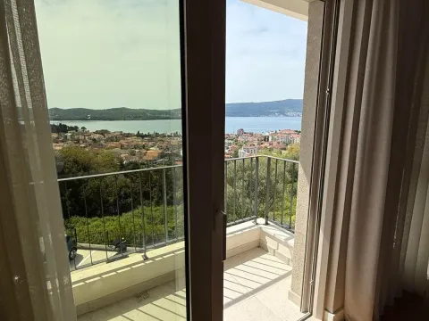 Rent, two bedroom apartment, 83m², Tripovići, Tivat - image 14
