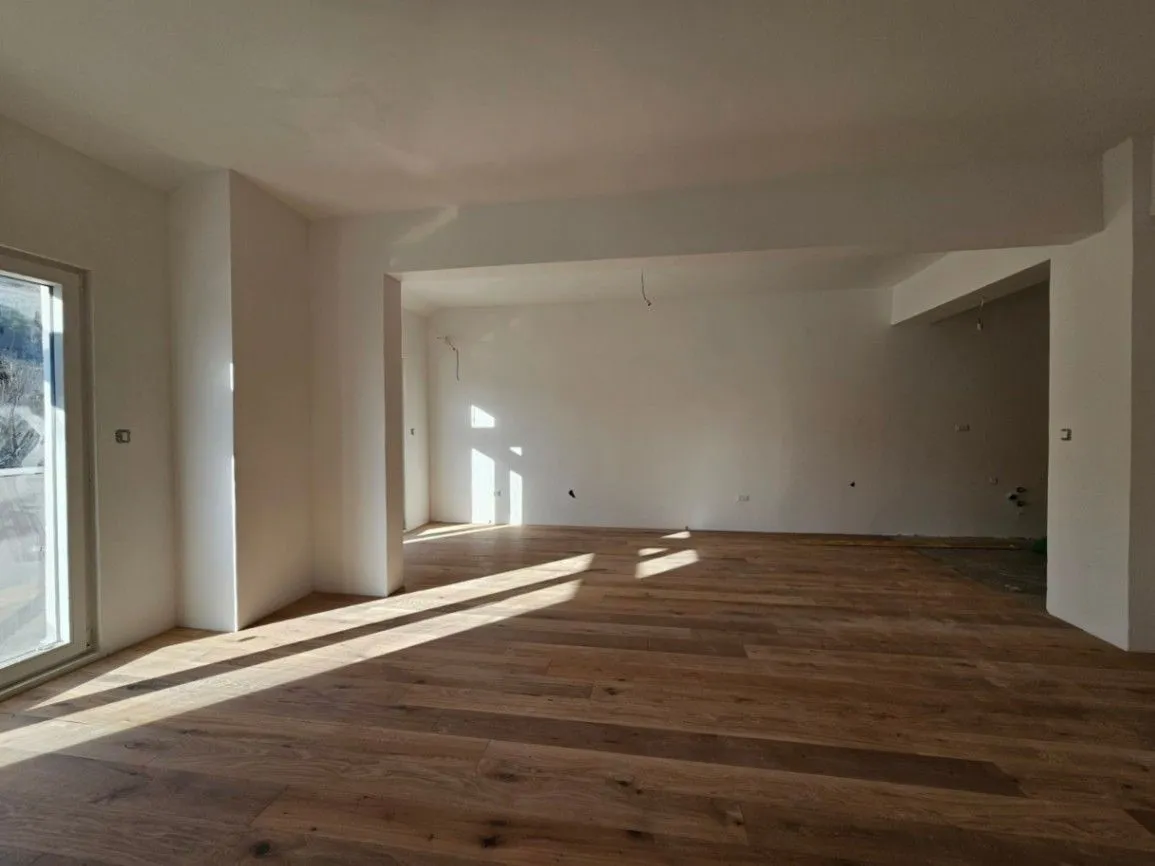 Prodaja, četvorosoban stan, 143m², Momišići, Podgorica