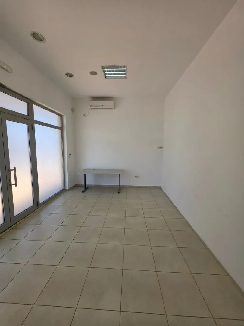 Rent, office space, 128m², Tološka šuma, Podgorica
