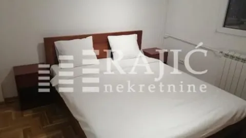 Furnished bedroom with a double bed and nightstands. - image 7