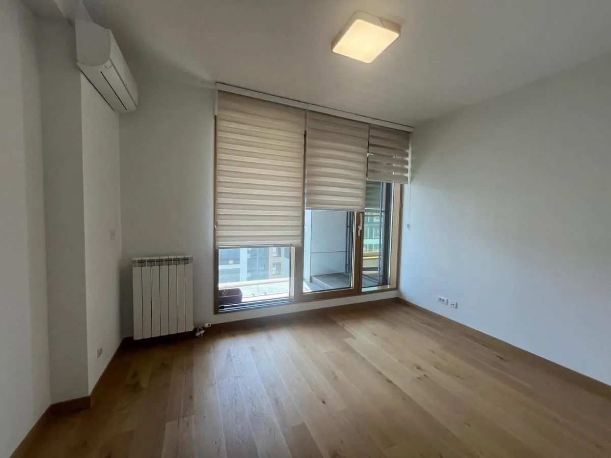 Izdavanje, trosoban stan, 112m², Savski Venac, Beograd