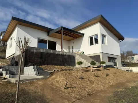 Prodaja, kuća, 223m², Voždovac Sve Podlokacije, Beograd