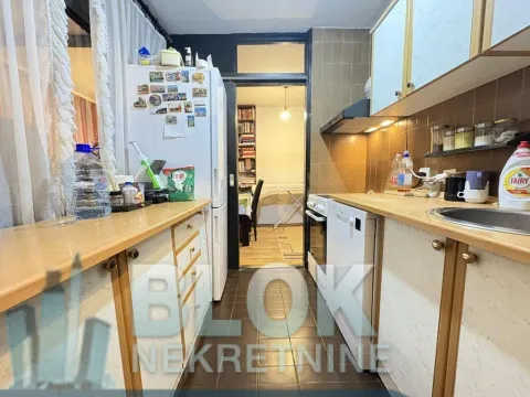 Prodaja, dvosoban stan, 80m², Blok 5, Podgorica - image 2
