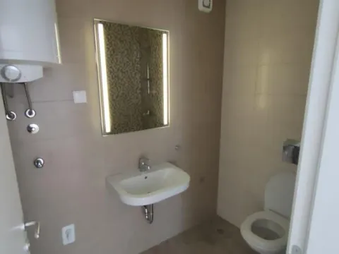 Izdavanje, dvosoban stan, 40m², Podbara, Novi Sad Sve Podlokacije - image 9