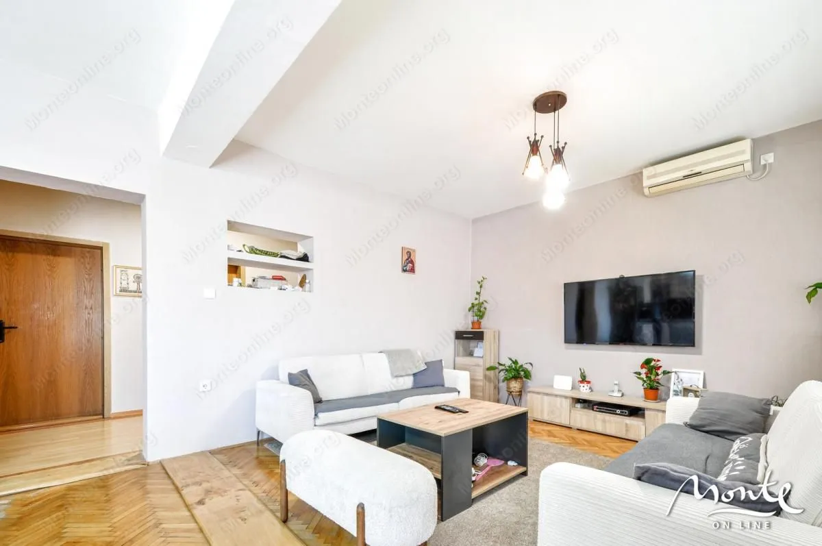 Prodaja, kuća, 525m², Centar, Tivat