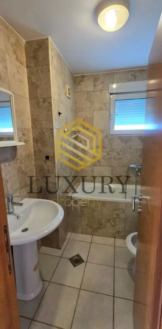 Prodaja, dvosoban stan, 56m², Stari Aerodrom, Podgorica