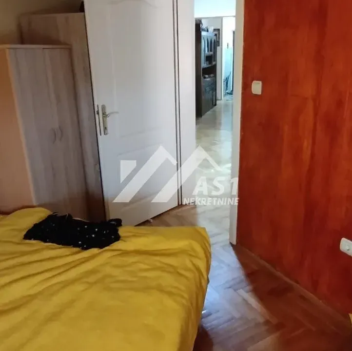 Prodaja, četvorosoban stan, 80m², Grbavica, Novi Sad Sve Podlokacije