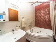 Izdavanje, dvosoban stan, 75m², Krivi Most, Podgorica - image 9