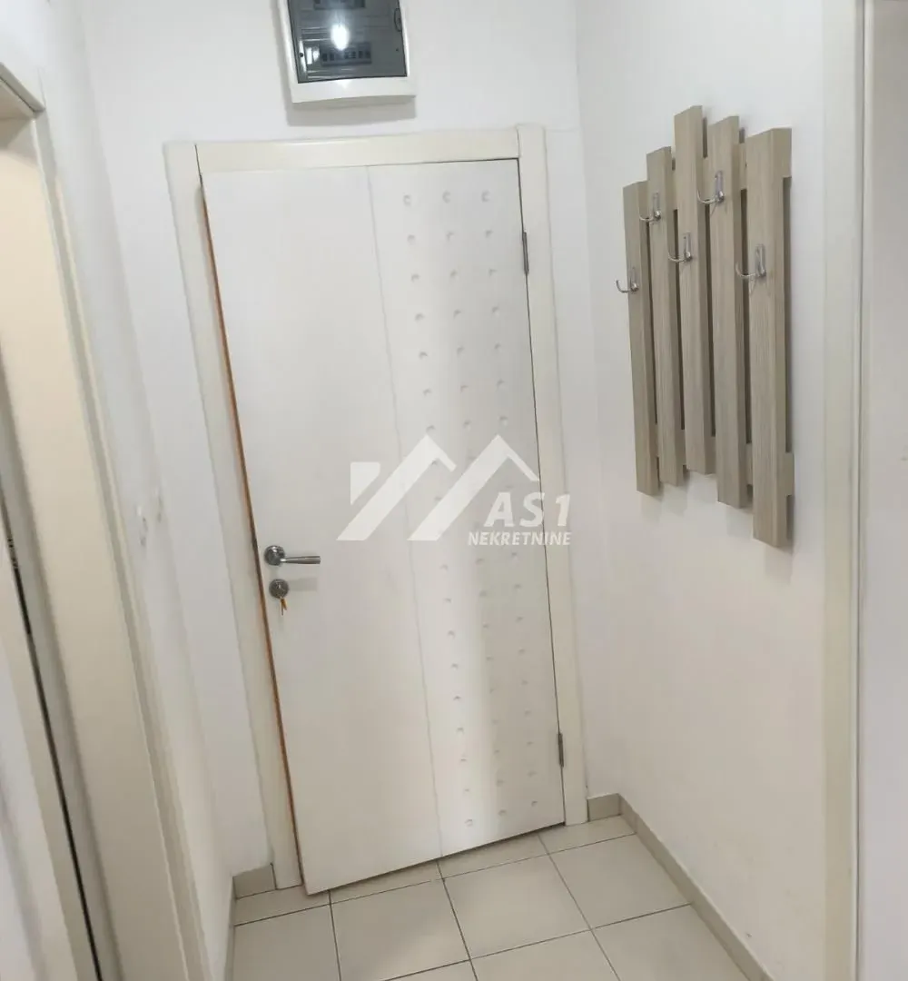 Izdavanje, jednosoban stan, 27m², Bulevar Evrope, Novi Sad Sve Podlokacije