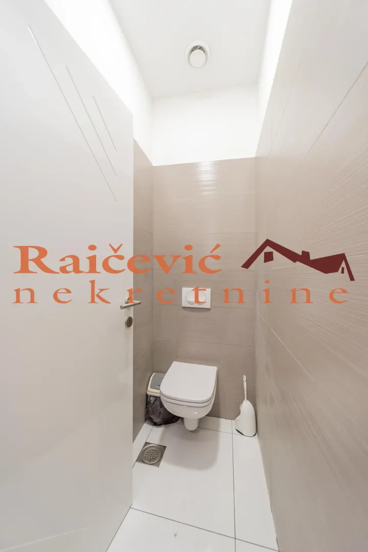 Prodaja, poslovni prostor, 179m², Centar, Stara Pazova