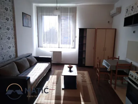 Izdavanje, garsonjera, 27m², Bulevar Evrope, Novi Sad Sve Podlokacije - image 2
