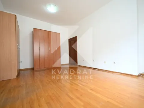 Izdavanje, dvosoban stan, 65m², Centar, Podgorica - image 5