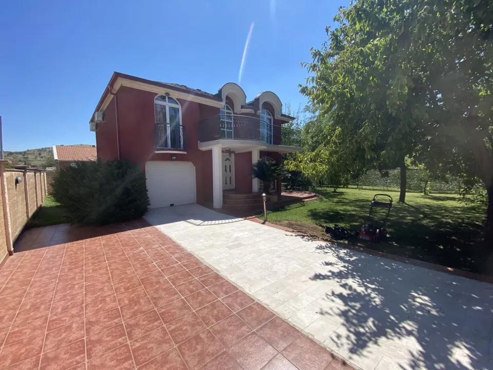 Rent, house, 180m², Donja Gorica, Podgorica