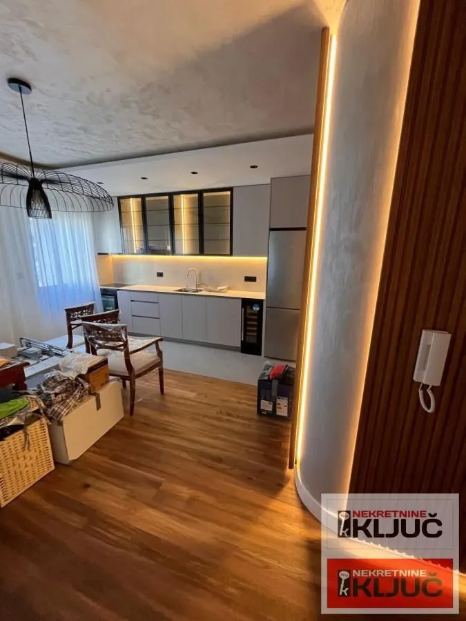 Prodaja, četvorosoban stan, 119m², Spens, Novi Sad Sve Podlokacije