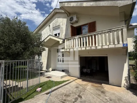 Prodaja, kuća, 187m², Zlatica, Podgorica - image 1