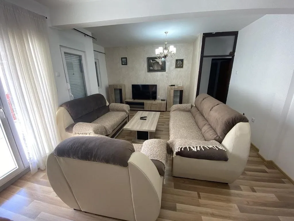 Living room with seating furniture and a TV.