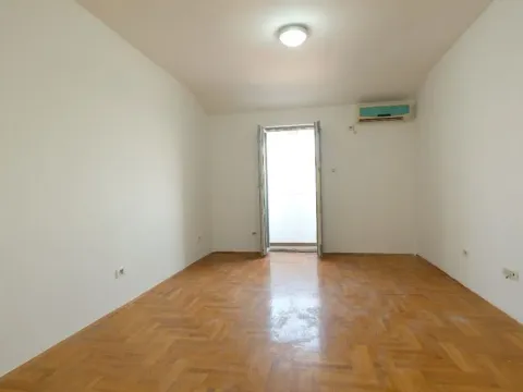 Izdavanje, stan, 54m², Kod Big Fashion-a, Podgorica - image 2