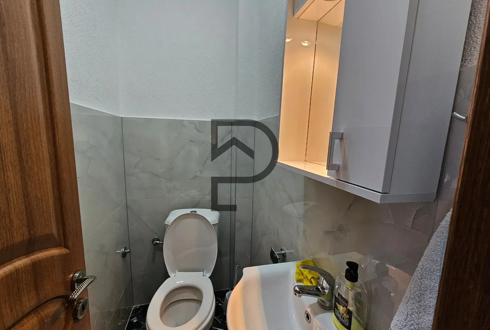 Izdavanje, dvosoban stan, 91m², Gornja Gorica, Podgorica