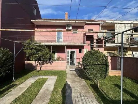 Prodaja, kuća, 150m², Stari Aerodrom, Podgorica - image 1