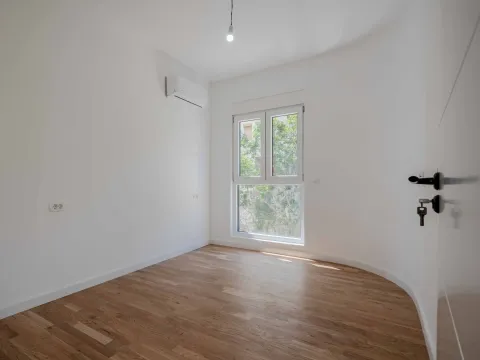 Prodaja, dvosoban stan, 65m², Centar, Bar - image 10