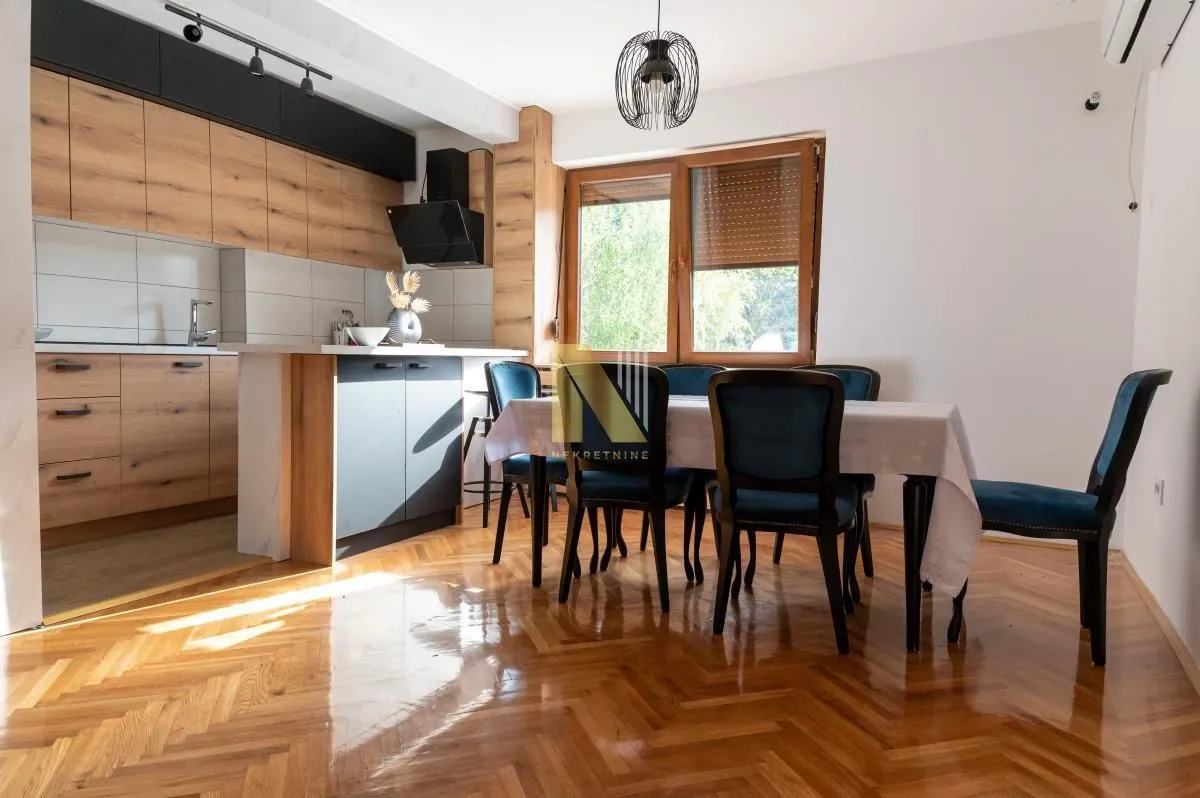 Izdavanje, kuća, 300m², Beočin, Srbija
