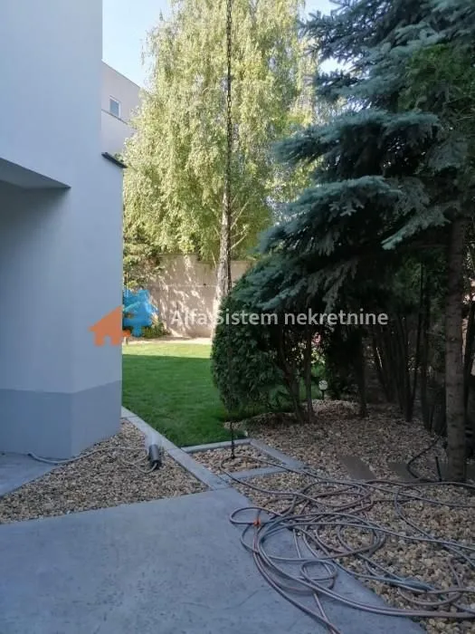 Rent, house, 365m², Uciteljsko Naselje, Zvezdara Sve Podlokacije