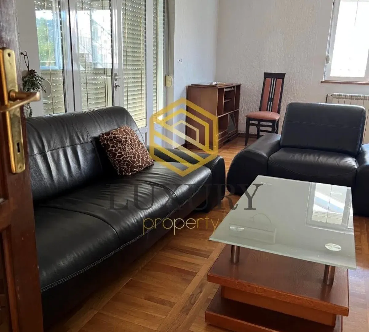 Izdavanje, kuća, 250m², Tološi, Podgorica