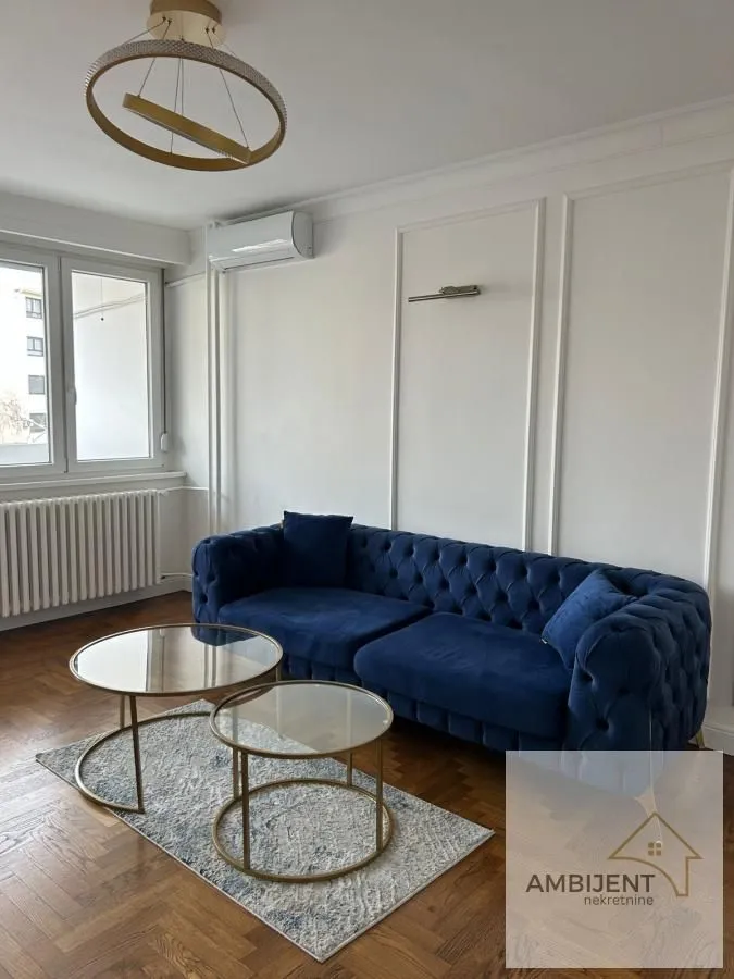 Rent, two bedroom apartment, 52m², Vračar Sve Podlokacije, Beograd