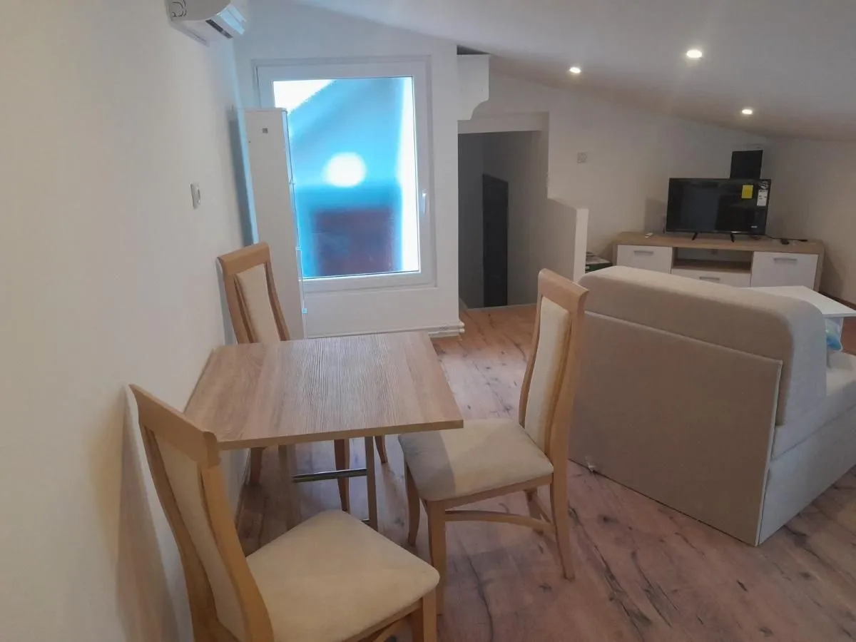 Izdavanje, jednosoban stan, 40m², Niš, Srbija