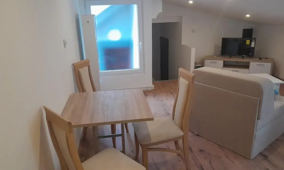 Izdavanje, jednosoban stan, 40m², Niš, Srbija