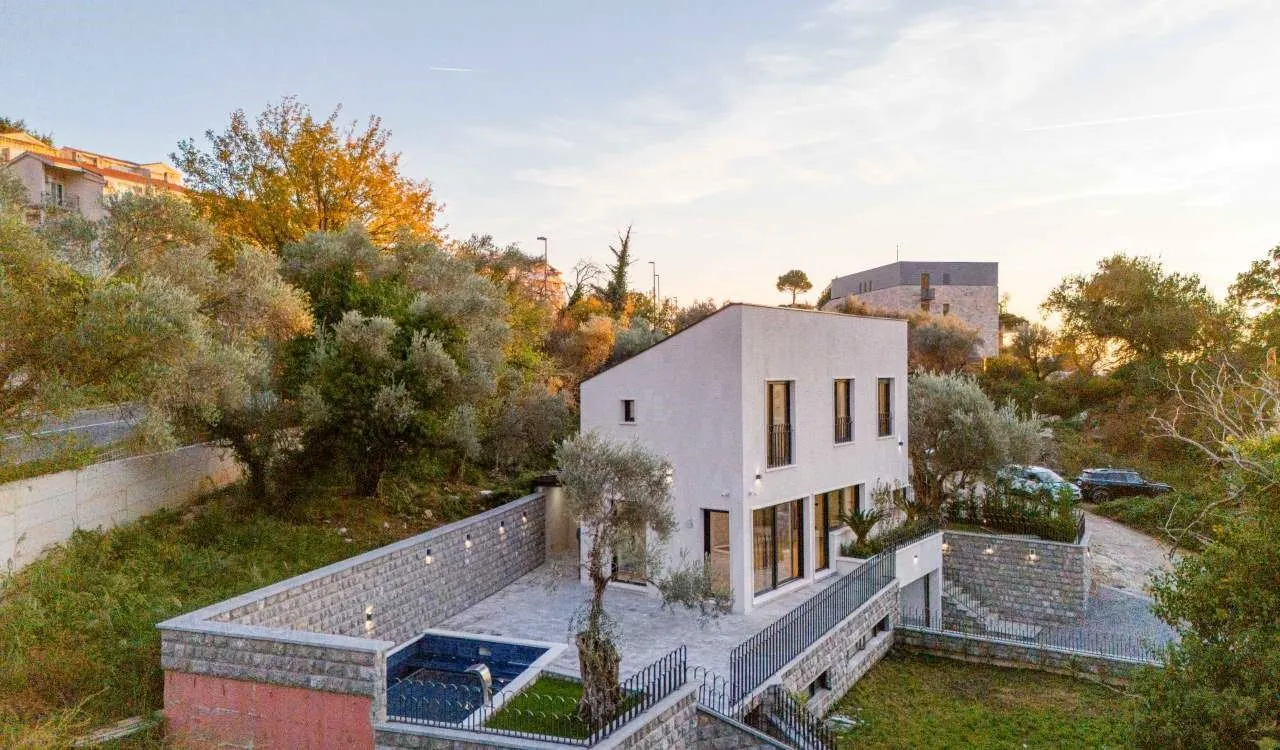 Sale, house, 240m², Kamenovo, Budva