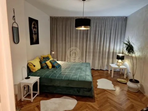 Rent, three bedroom apartment, 75m², Vračar Sve Podlokacije, Beograd - image 4