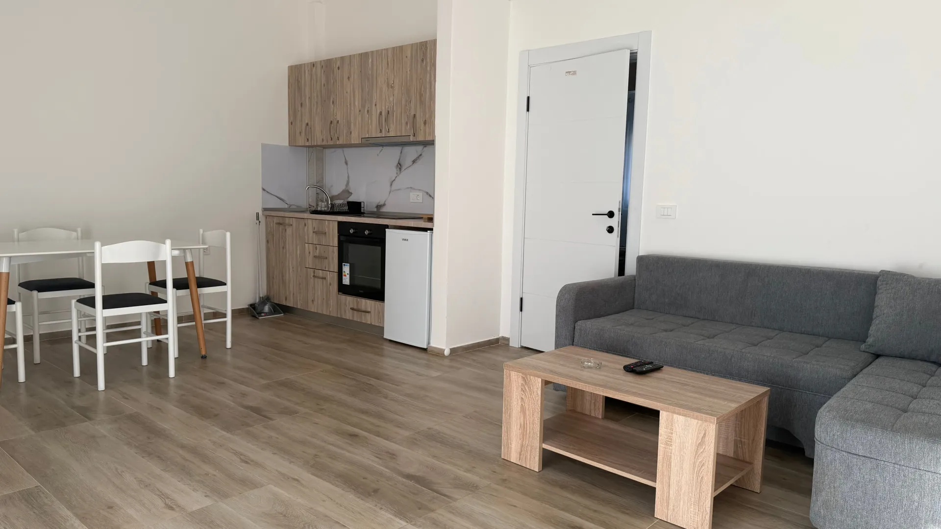 Izdavanje, jednosoban stan, 42m², Bonići, Tivat